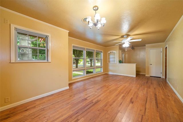 608 S Austin Street, De Leon, TX 76444