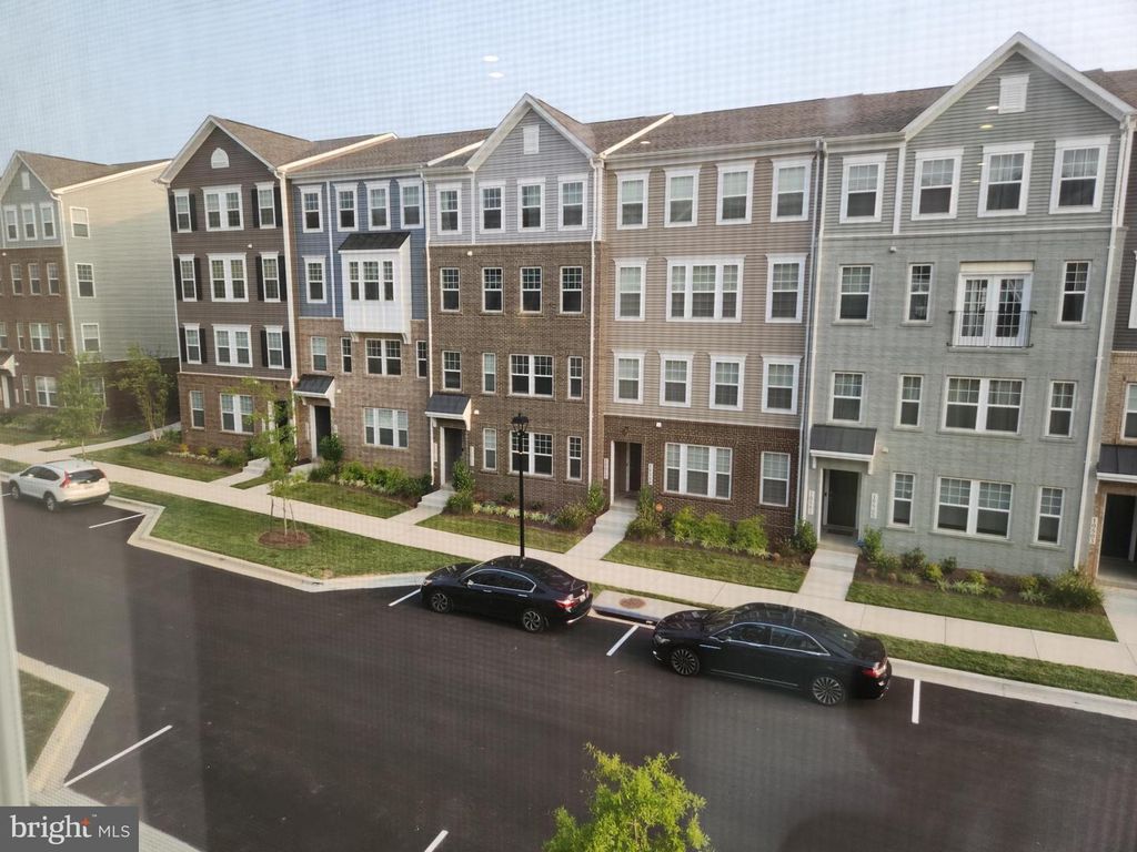 10506 JIM LOVELL LN, Lanham, MD 20706