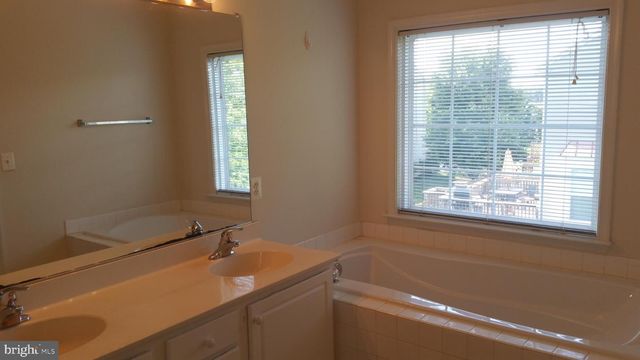 43798 VIRGINIA MANOR TER, Ashburn, VA 20148