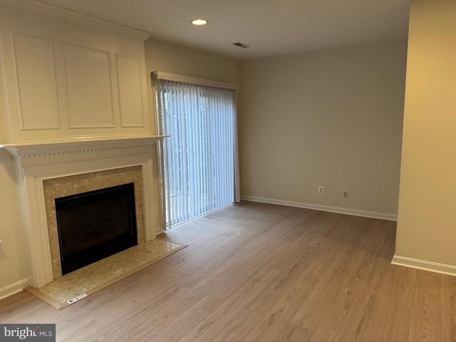 43798 VIRGINIA MANOR TER, Ashburn, VA 20148