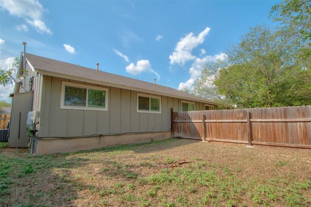 10621 Lanshire Drive A, Austin, TX 78758