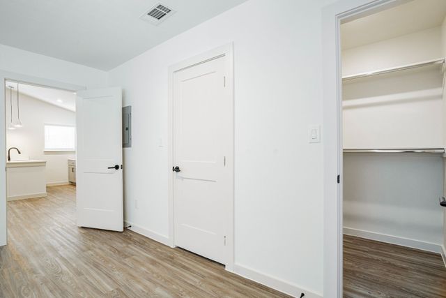 523 N Ewing Avenue 102, Dallas, TX 75203