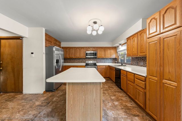 39 Hereford Drive, Crete, IL 60417