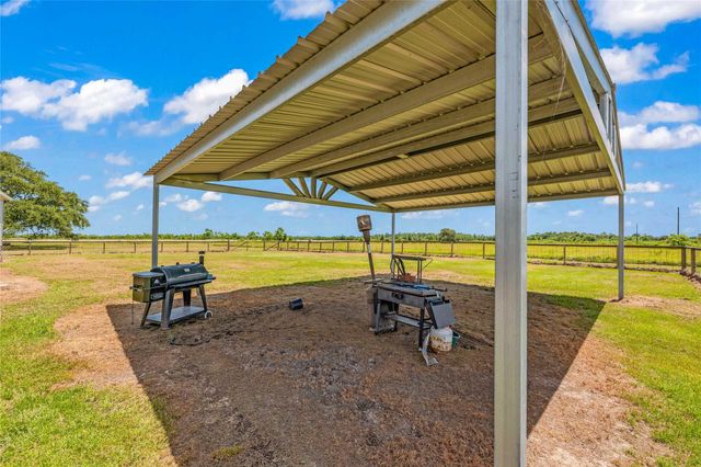 21216 Highway 73, Hamshire, TX 77762
