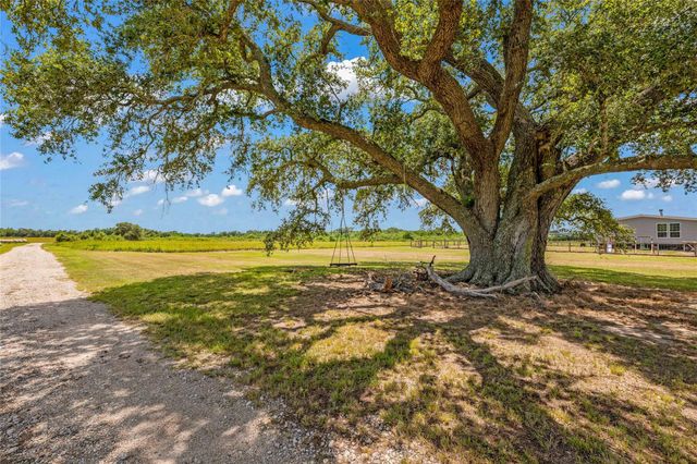 21216 Highway 73, Hamshire, TX 77762
