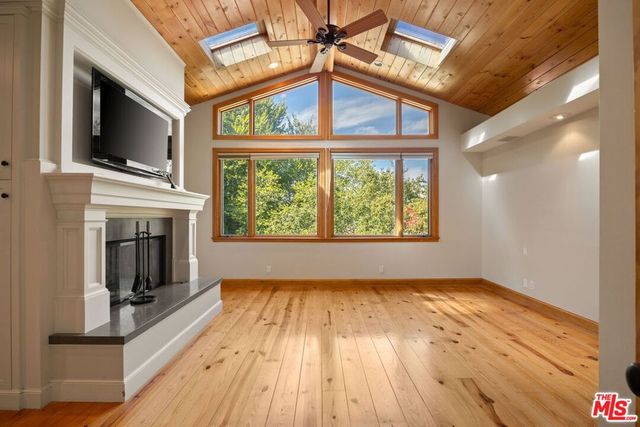 7972 Mulholland Drive, Los Angeles, CA 90046