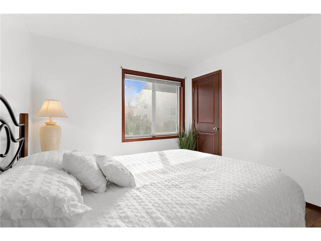 526 Hackney Avenue, Shakopee, MN 55379