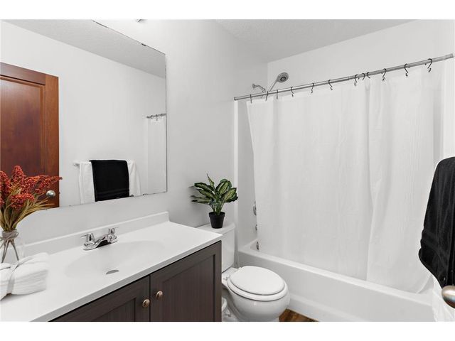 526 Hackney Avenue, Shakopee, MN 55379
