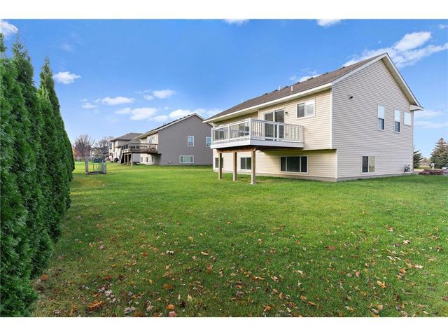 526 Hackney Avenue, Shakopee, MN 55379