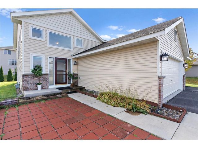 526 Hackney Avenue, Shakopee, MN 55379