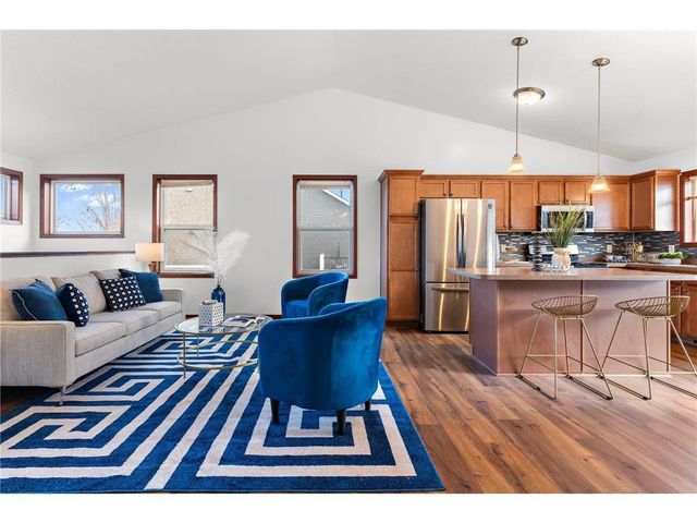 526 Hackney Avenue, Shakopee, MN 55379