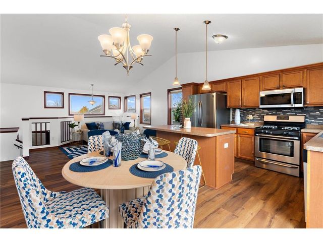 526 Hackney Avenue, Shakopee, MN 55379