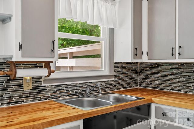 154 Richmond Hill Drive, Asheville, NC 28806