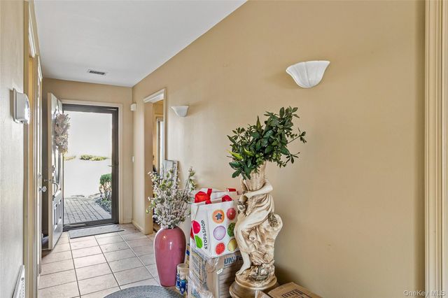 157 Hidden Ponds Circle, Smithtown, NY 11787