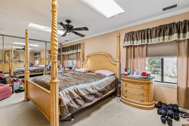 157 Hidden Ponds Circle, Smithtown, NY 11787