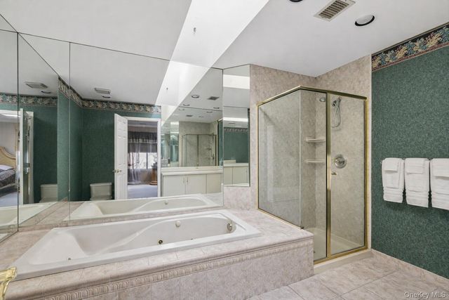 157 Hidden Ponds Circle, Smithtown, NY 11787