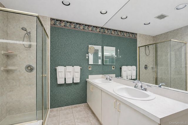 157 Hidden Ponds Circle, Smithtown, NY 11787