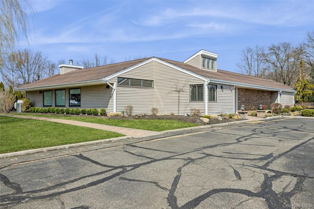 157 Hidden Ponds Circle, Smithtown, NY 11787