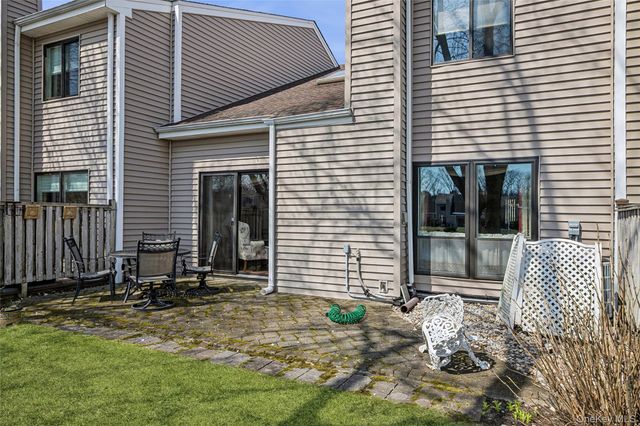 157 Hidden Ponds Circle, Smithtown, NY 11787