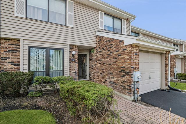 157 Hidden Ponds Circle, Smithtown, NY 11787