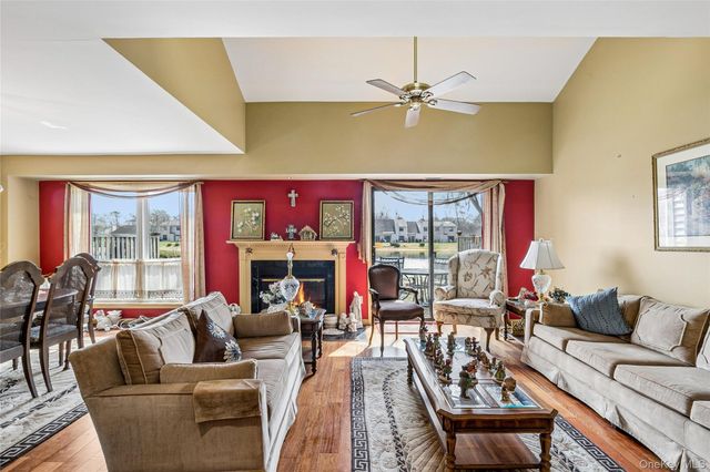 157 Hidden Ponds Circle, Smithtown, NY 11787