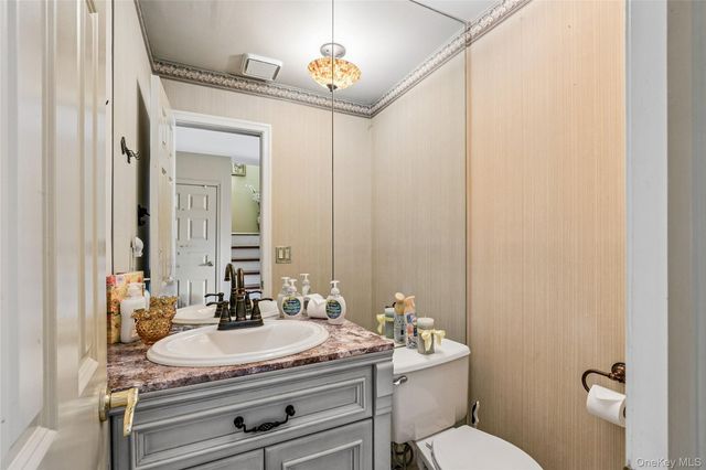 157 Hidden Ponds Circle, Smithtown, NY 11787