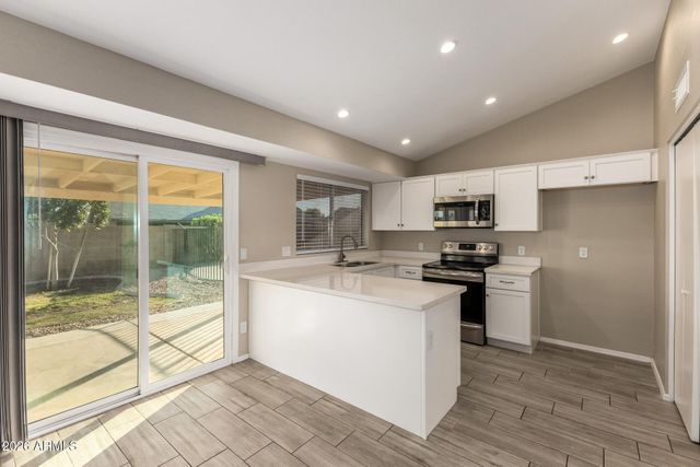 8057 W DREYFUS Drive, Peoria, AZ 85381