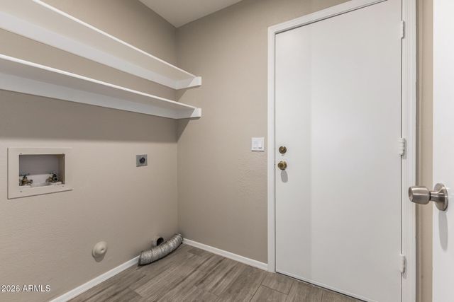 8057 W DREYFUS Drive, Peoria, AZ 85381