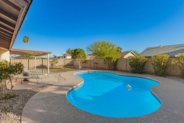 8057 W DREYFUS Drive, Peoria, AZ 85381