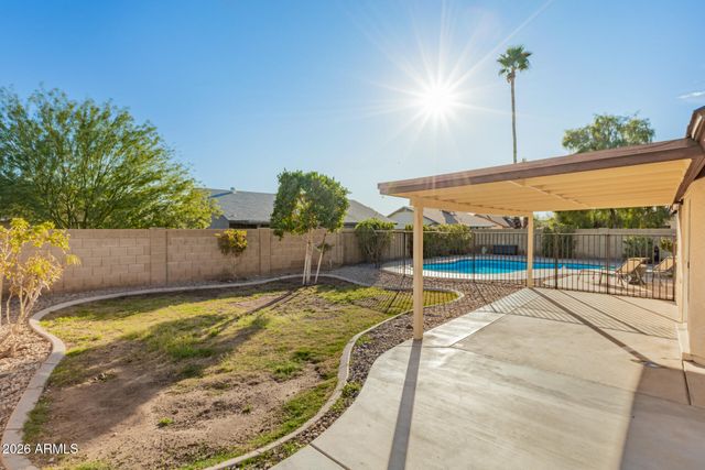 8057 W DREYFUS Drive, Peoria, AZ 85381