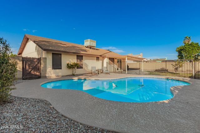 8057 W DREYFUS Drive, Peoria, AZ 85381