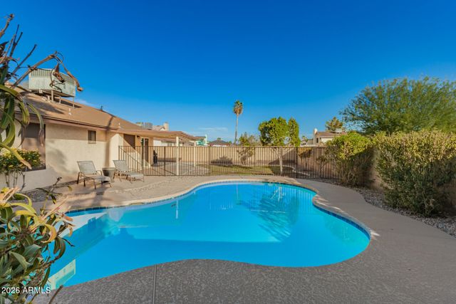 8057 W DREYFUS Drive, Peoria, AZ 85381