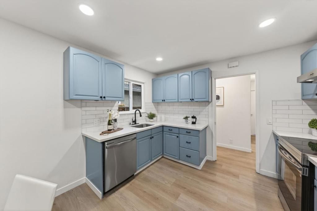 Image 11 of property listing at 1579 Branham Lane, San Jose, CA 95118