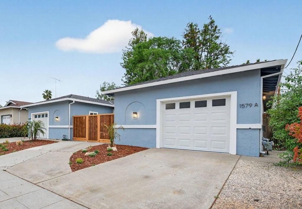 Image 3 of property listing at 1579 Branham Lane, San Jose, CA 95118
