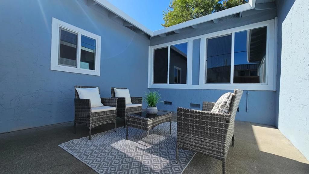 Image 5 of property listing at 1579 Branham Lane, San Jose, CA 95118