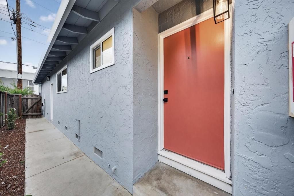 Image 6 of property listing at 1579 Branham Lane, San Jose, CA 95118