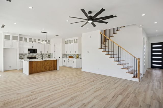 918 N Tatum Avenue, Dallas, TX 75211