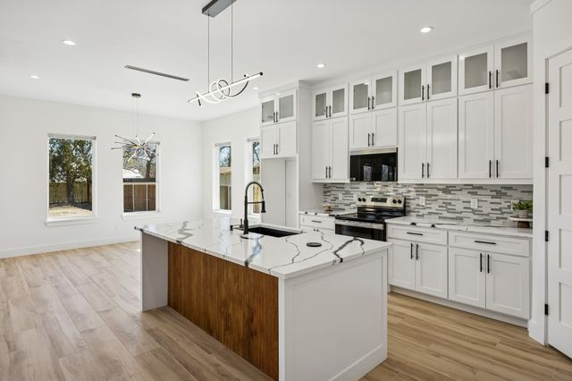 918 N Tatum Avenue, Dallas, TX 75211