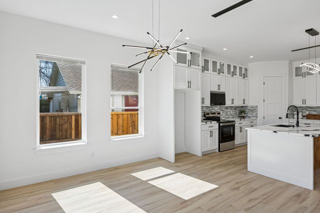 918 N Tatum Avenue, Dallas, TX 75211