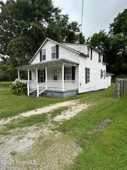 104 W Peterson Street, Edenton, NC 27932