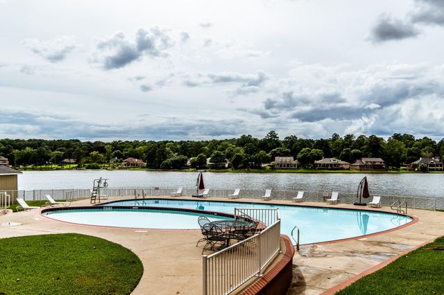 710 Quail Hollow Drive, Huntsville, TX 77340