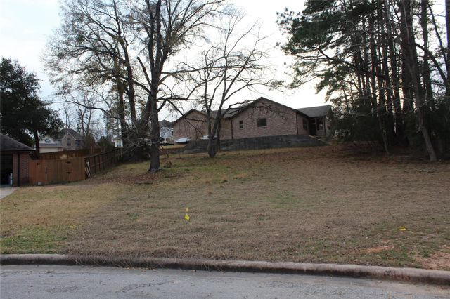 710 Quail Hollow Drive, Huntsville, TX 77340