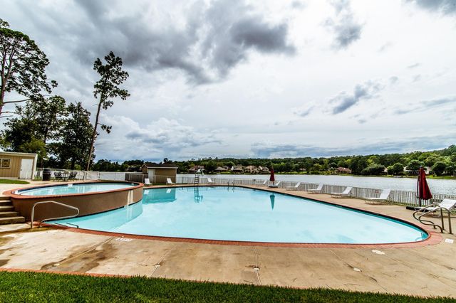 710 Quail Hollow Drive, Huntsville, TX 77340