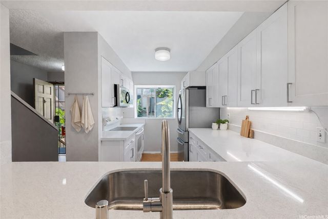 98-941 Moanalua Road 403, Aiea, HI 96701