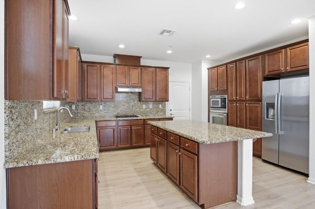 437 N Orinda Ct, Tracy, CA 95391