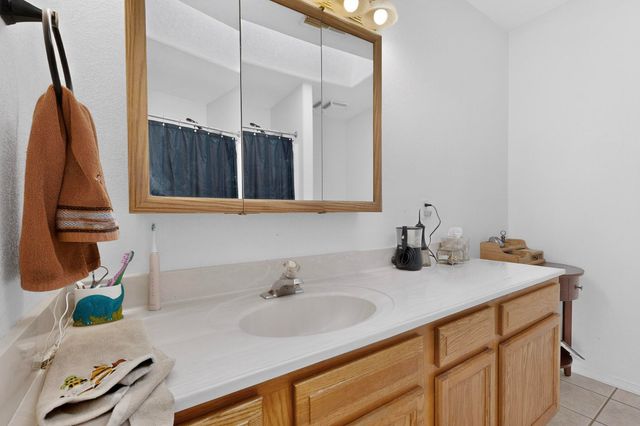 6 Songbird Lane, Los Lunas, NM 87031