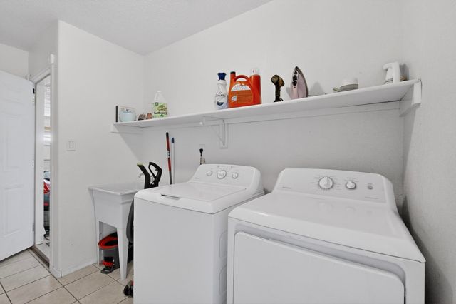 6 Songbird Lane, Los Lunas, NM 87031