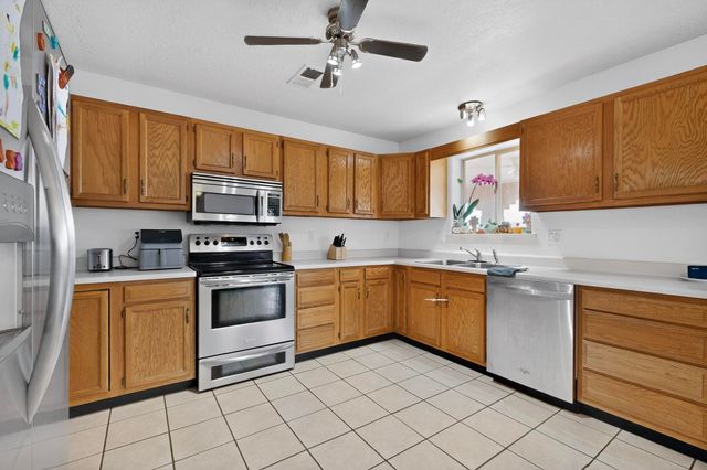 6 Songbird Lane, Los Lunas, NM 87031