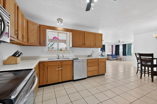 6 Songbird Lane, Los Lunas, NM 87031