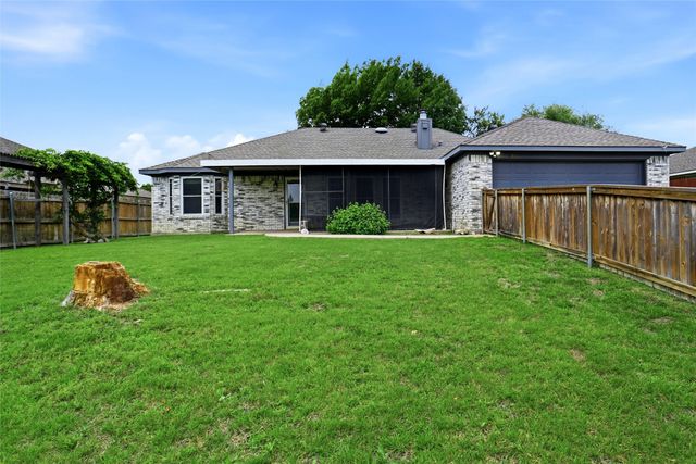 423 Fall Cedar Drive, Fort Worth, TX 76108